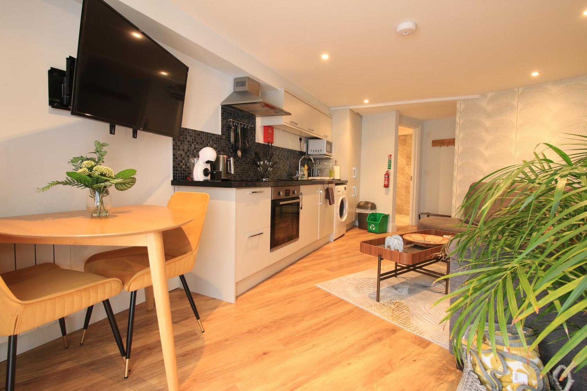 Streamside Apartments Yeovil Exterior photo
