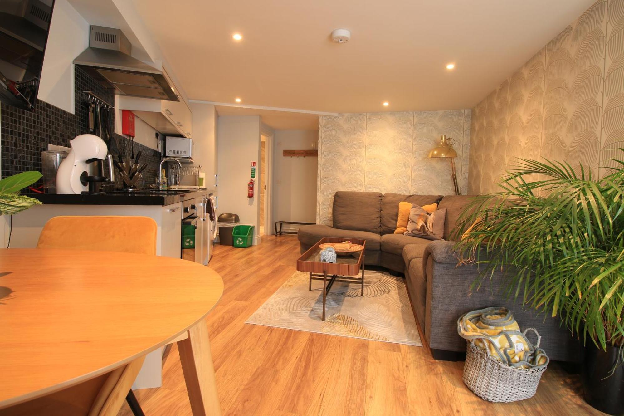 Streamside Apartments Yeovil Exterior photo